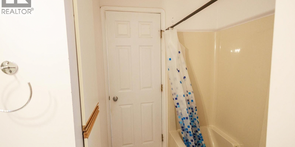 A 5115 MEDEEK AVENUE Terrace Photo 14 A 5115 MEDEEK AVENUE Terrace Photo 14